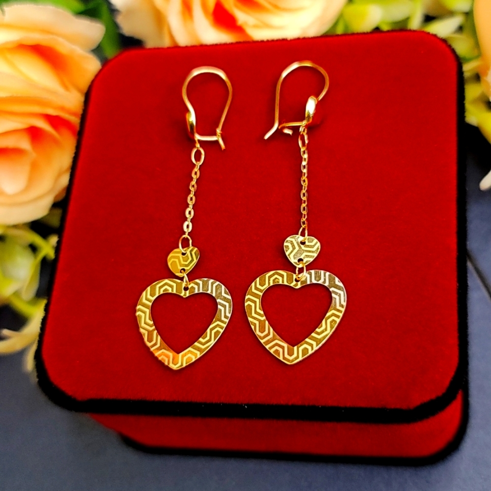 18k gold heart dangling earrings